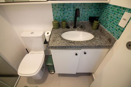 Banheiro de kitnet/studio para alugar com 1 quarto, 23m² em Santo Amaro, São Paulo