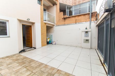 Casa para alugar com 65m², 2 quartos e 2 vagas Casa para alugar com 65m², 2 quartos e 2 vagasQuintal/Garagem