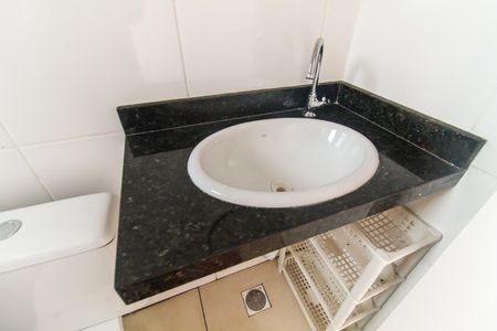 Casa para alugar com 65m², 2 quartos e 2 vagas Casa para alugar com 65m², 2 quartos e 2 vagasBanheiro da Suíte 2