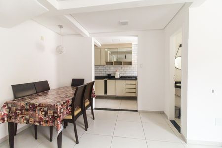 Casa para alugar com 65m², 2 quartos e 2 vagas Casa para alugar com 65m², 2 quartos e 2 vagasSala