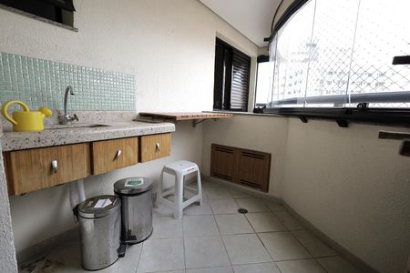 Apartamento à venda com 146m², 3 quartos e 3 vagasChurrasqueira