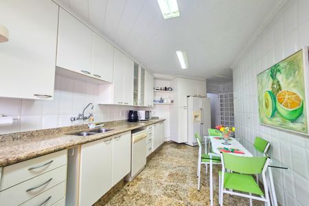 Apartamento para alugar com 180m², 3 quartos e 2 vagascozinha