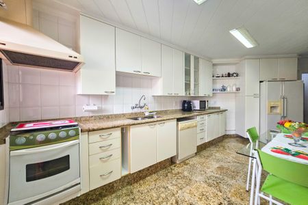 Apartamento para alugar com 180m², 3 quartos e 2 vagascozinha