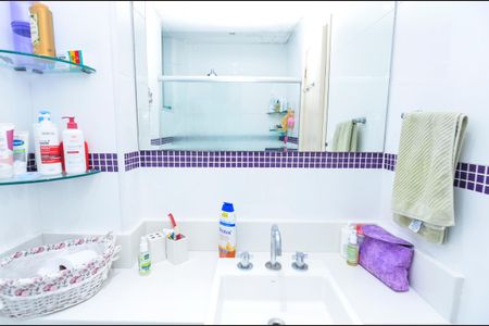 Apartamento para alugar com 68m², 2 quartos e sem vagaBanheiro