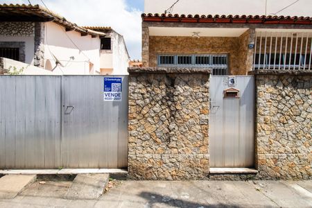 Casa à venda com 100m², 3 quartos e 4 vagasPlaca