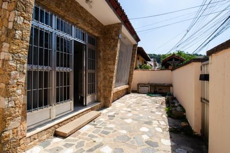 Casa à venda com 100m², 3 quartos e 4 vagasQuintal