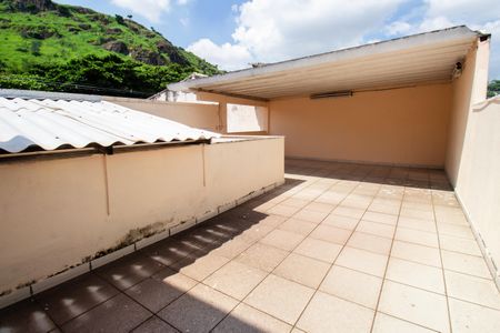 Casa à venda com 100m², 3 quartos e 4 vagasTerraço