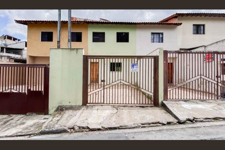 Casa para alugar com 80m², 3 quartos e 2 vagasFachada + Placa