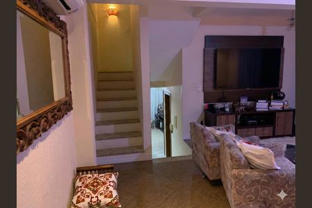 Casa à venda com 253m², 4 quartos e 2 vagasSala