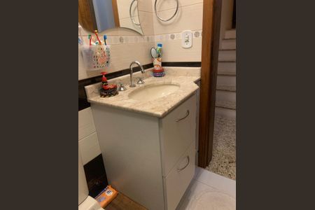 Casa à venda com 253m², 4 quartos e 2 vagasBanheiro