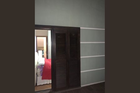 Casa à venda com 253m², 4 quartos e 2 vagasQuarto