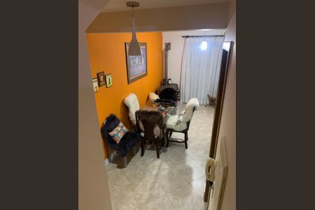 Casa à venda com 253m², 4 quartos e 2 vagasSala