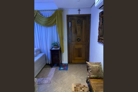 Casa à venda com 253m², 4 quartos e 2 vagasSala