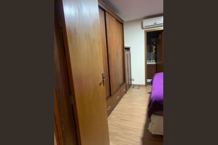 Casa à venda com 253m², 4 quartos e 2 vagasQuarto