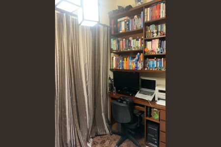 Casa à venda com 253m², 4 quartos e 2 vagasQuarto