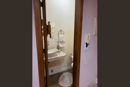 Casa à venda com 253m², 4 quartos e 2 vagasBanheiro