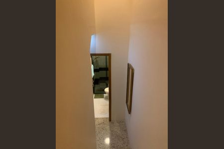 Casa à venda com 253m², 4 quartos e 2 vagasEscada