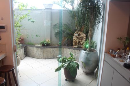 Casa à venda com 480m², 3 quartos e 6 vagasQuintal