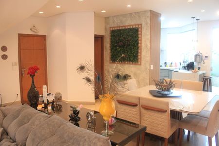 Casa à venda com 480m², 3 quartos e 6 vagasSala