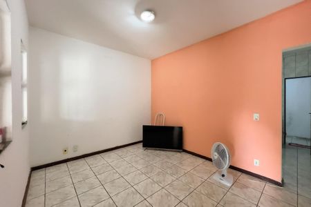 Casa para alugar com 85m², 2 quartos e 3 vagasSala