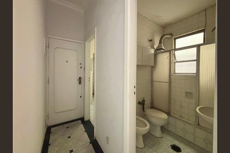 Apartamento para alugar com 51m², 1 quarto e sem vagaBanheiro social - corredor de acesso