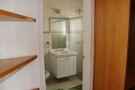 Casa de condomínio para alugar com 780m², 8 quartos e 8 vagasCloset Suíte 3