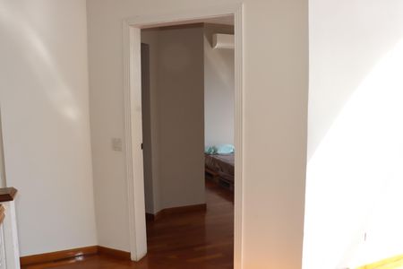 Casa de condomínio para alugar com 780m², 8 quartos e 8 vagasCorredor 