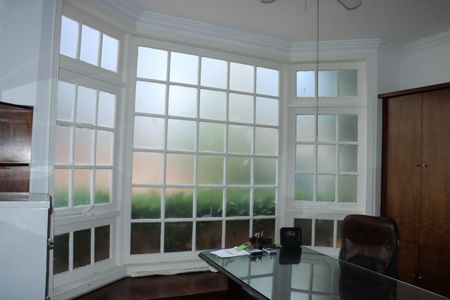 Casa de condomínio para alugar com 780m², 8 quartos e 8 vagasEscritório