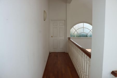 Casa de condomínio para alugar com 780m², 8 quartos e 8 vagasCorredor