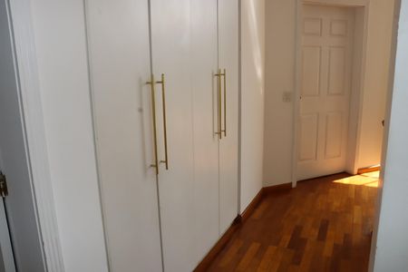 Casa de condomínio para alugar com 780m², 8 quartos e 8 vagasCorredor