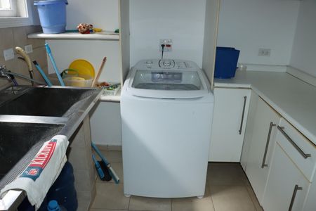 Casa de condomínio para alugar com 780m², 8 quartos e 8 vagasÁrea de Serviço