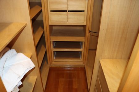 Casa de condomínio para alugar com 780m², 8 quartos e 8 vagasCloset da Suíte 4