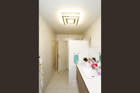 Apartamento à venda com 248m², 4 quartos e 2 vagasBanheiro da Suíte