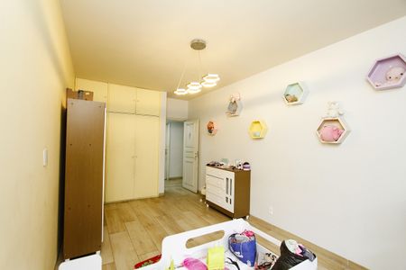 Apartamento à venda com 248m², 4 quartos e 2 vagasQuarto 2