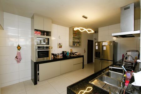 Apartamento à venda com 248m², 4 quartos e 2 vagasCozinha