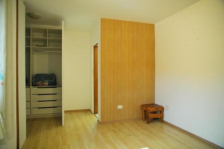 Casa à venda com 220m², 3 quartos e 2 vagasSuíte 1 
