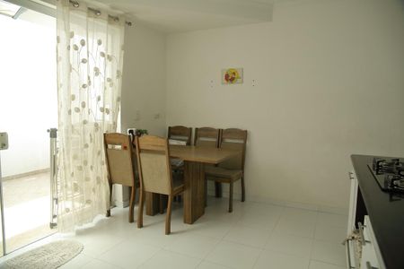 Casa à venda com 220m², 3 quartos e 2 vagasCozinha 