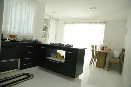 Casa à venda com 220m², 3 quartos e 2 vagasCozinha 