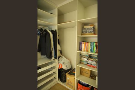 Casa à venda com 220m², 3 quartos e 2 vagasCloset Suíte 1 