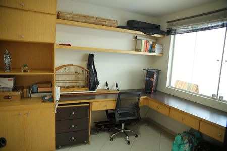 Casa à venda com 220m², 3 quartos e 2 vagasEscritório 