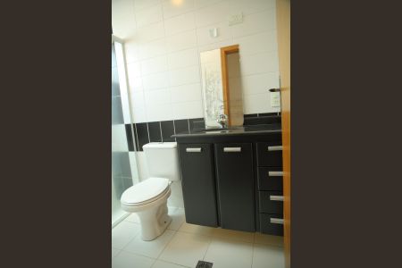 Casa à venda com 220m², 3 quartos e 2 vagasBanheiro Suíte 1 