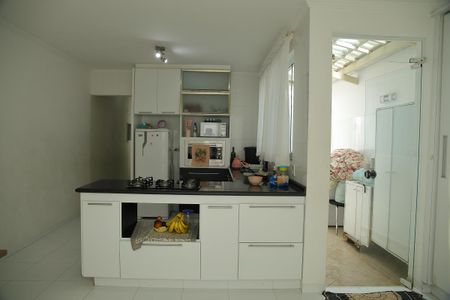 Casa à venda com 220m², 3 quartos e 2 vagasCozinha 