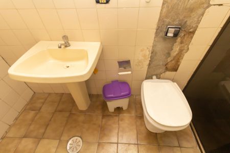 Banheiro de casa para alugar com 2 quartos, 43m² em Jardim Adelaide, São Paulo