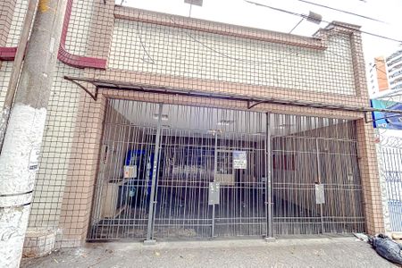 Casa para alugar com 380m², 4 quartos e 2 vagasFachada com Plaquinha