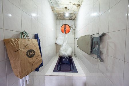 Casa à venda com 314m², 2 quartos e 4 vagas Casa à venda com 314m², 2 quartos e 4 vagasBanheiro da Suíte 1