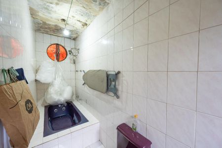 Casa à venda com 314m², 2 quartos e 4 vagas Casa à venda com 314m², 2 quartos e 4 vagasBanheiro da Suíte 1