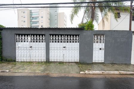 Casa à venda com 314m², 2 quartos e 4 vagas Casa à venda com 314m², 2 quartos e 4 vagasFachada