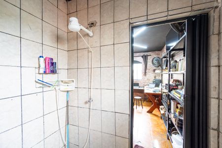 Casa à venda com 314m², 2 quartos e 4 vagas Casa à venda com 314m², 2 quartos e 4 vagasBanheiro da Suíte 2