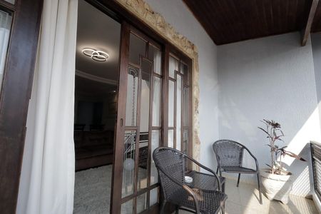 Casa à venda com 970m², 3 quartos e 6 vagasSacada