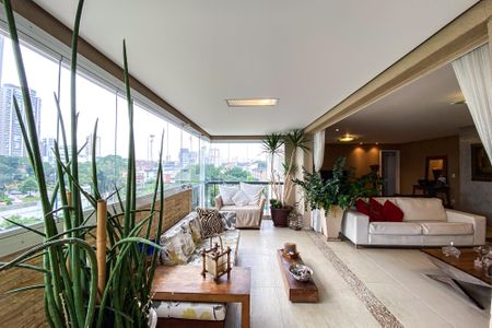 Apartamento para alugar com 178m², 3 quartos e 3 vagasVaranda